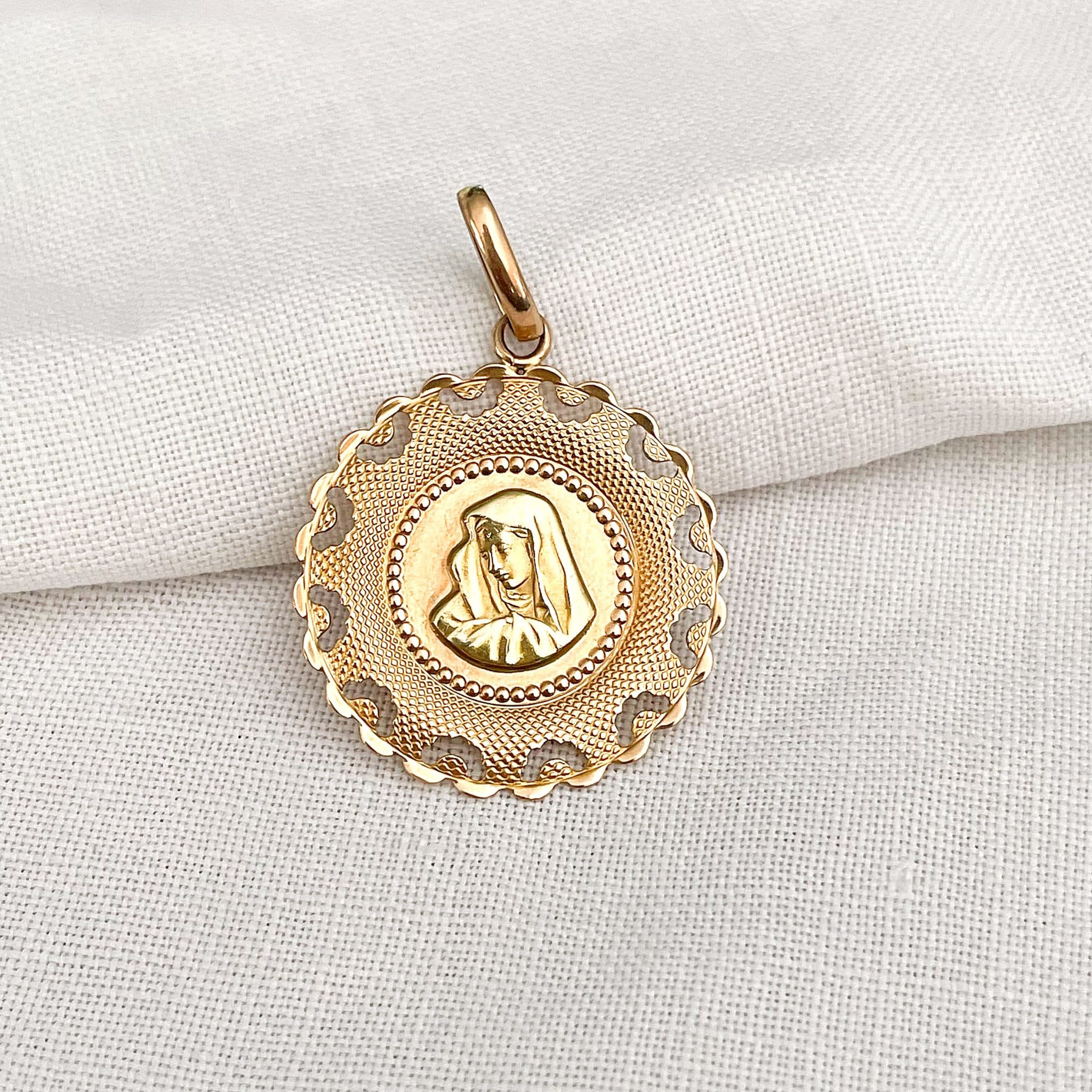 Grosse médaille de la Vierge Marie en or
