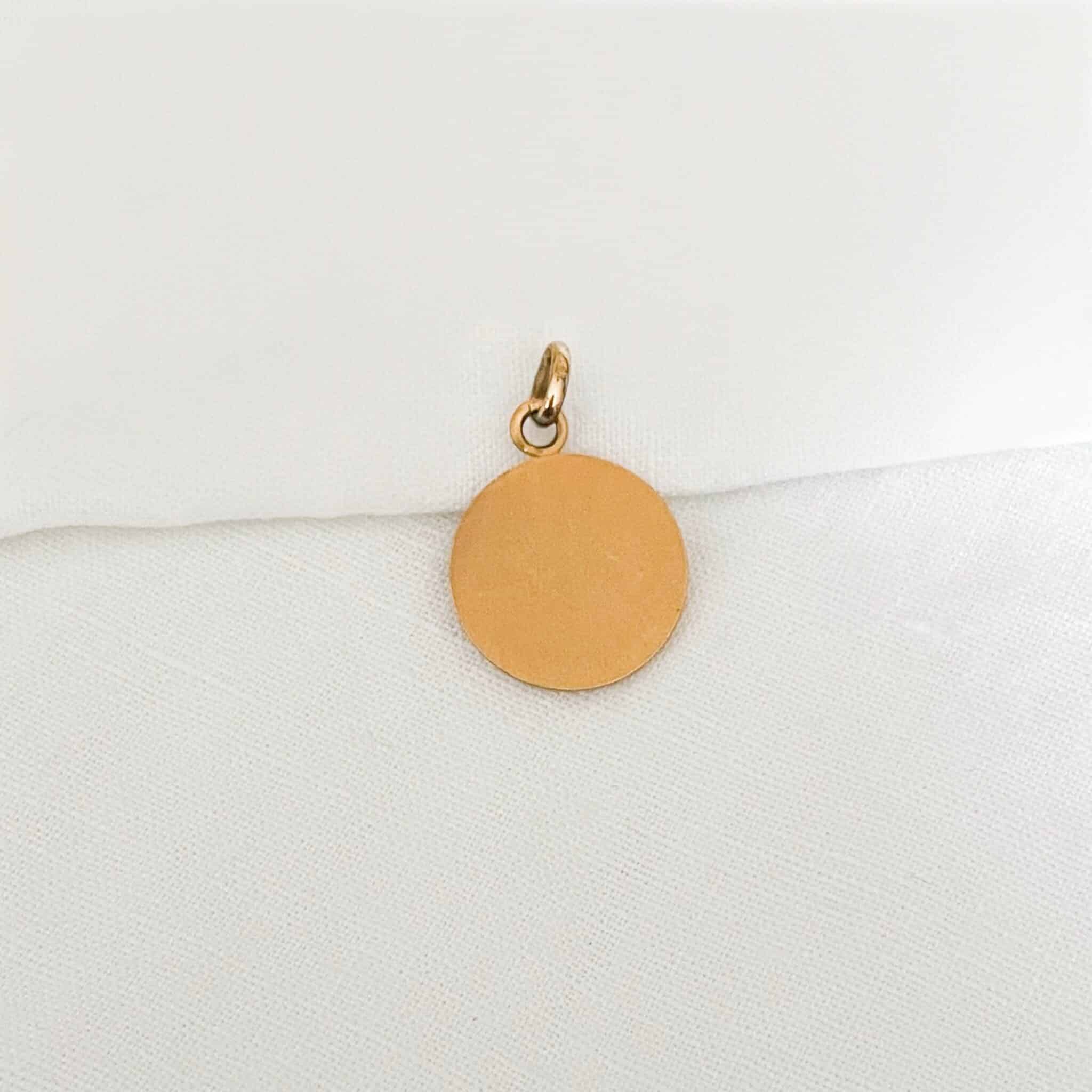 petite médaille ancienne d'un ange en or laminé fix