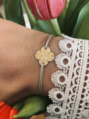 Bracelet médaille de la Vierge Marie polylobée - 3 ors