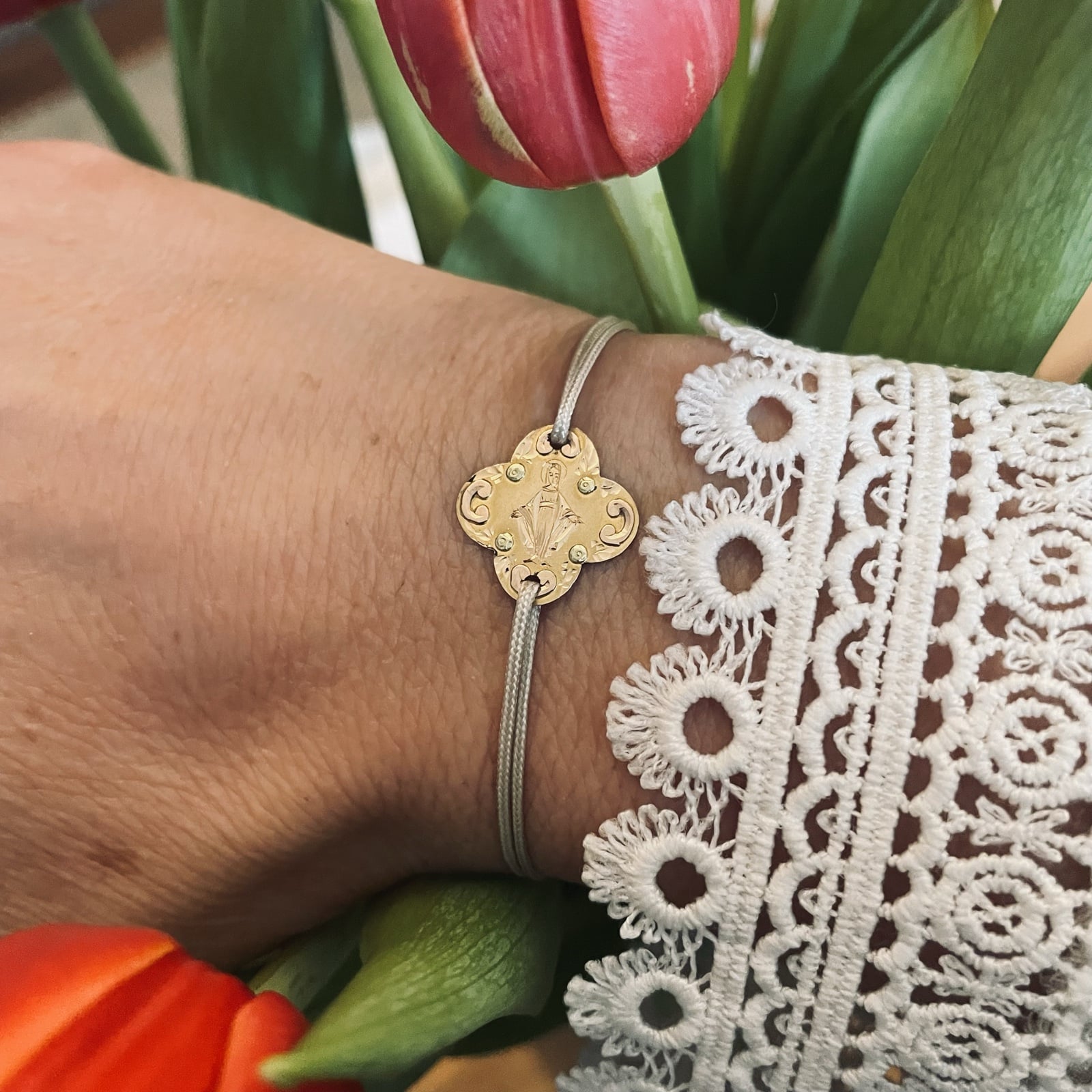 Bracelet médaille de la Vierge Marie polylobée - 3 ors