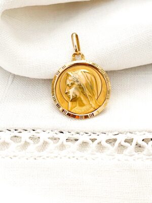 Médaille en or de la Vierge Marie