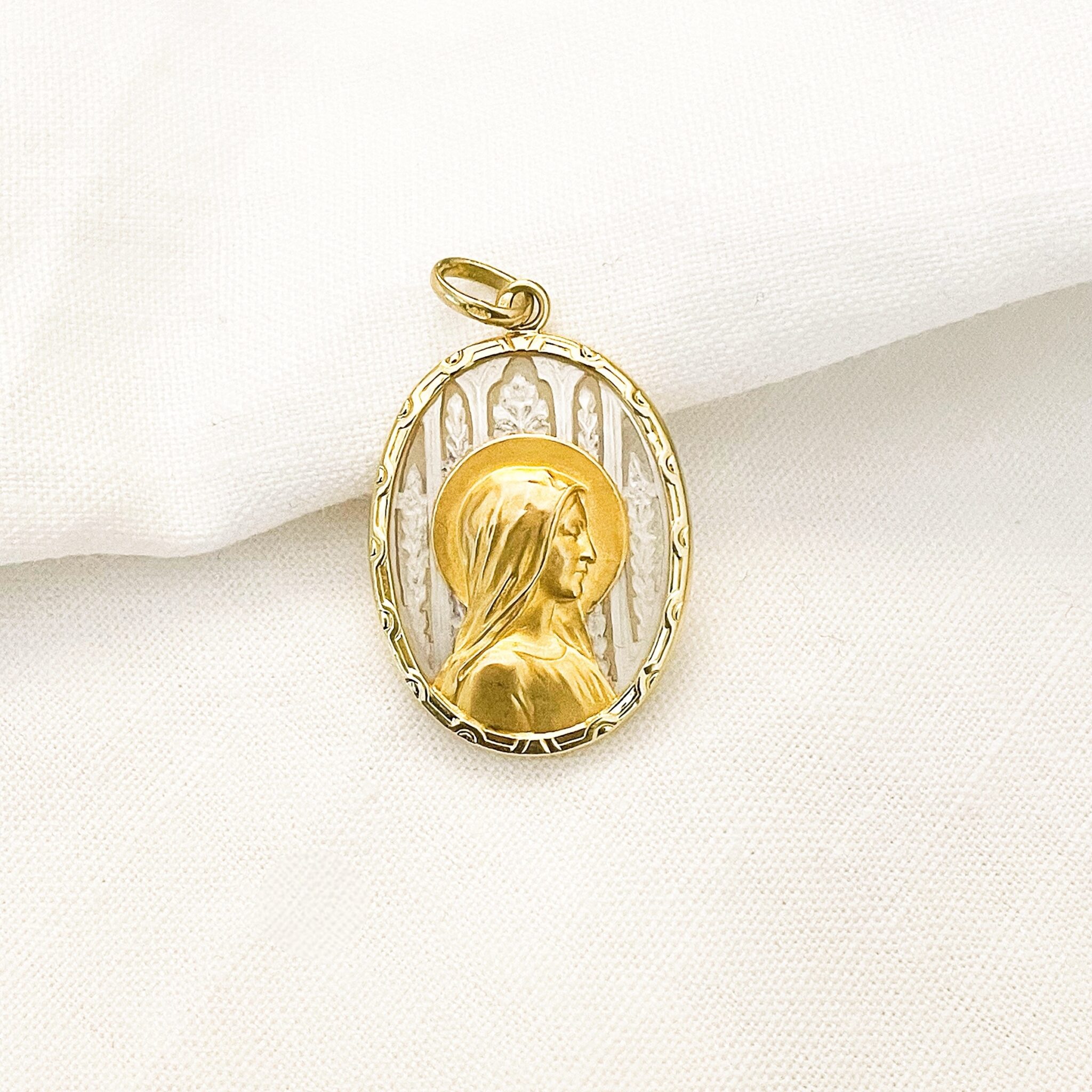 Médaille ancienne de la Vierge auréolée, or et nacre