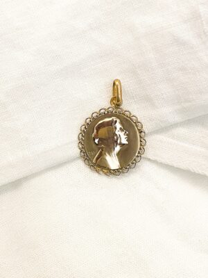 Médaille de la Vierge, bord dentelée en or