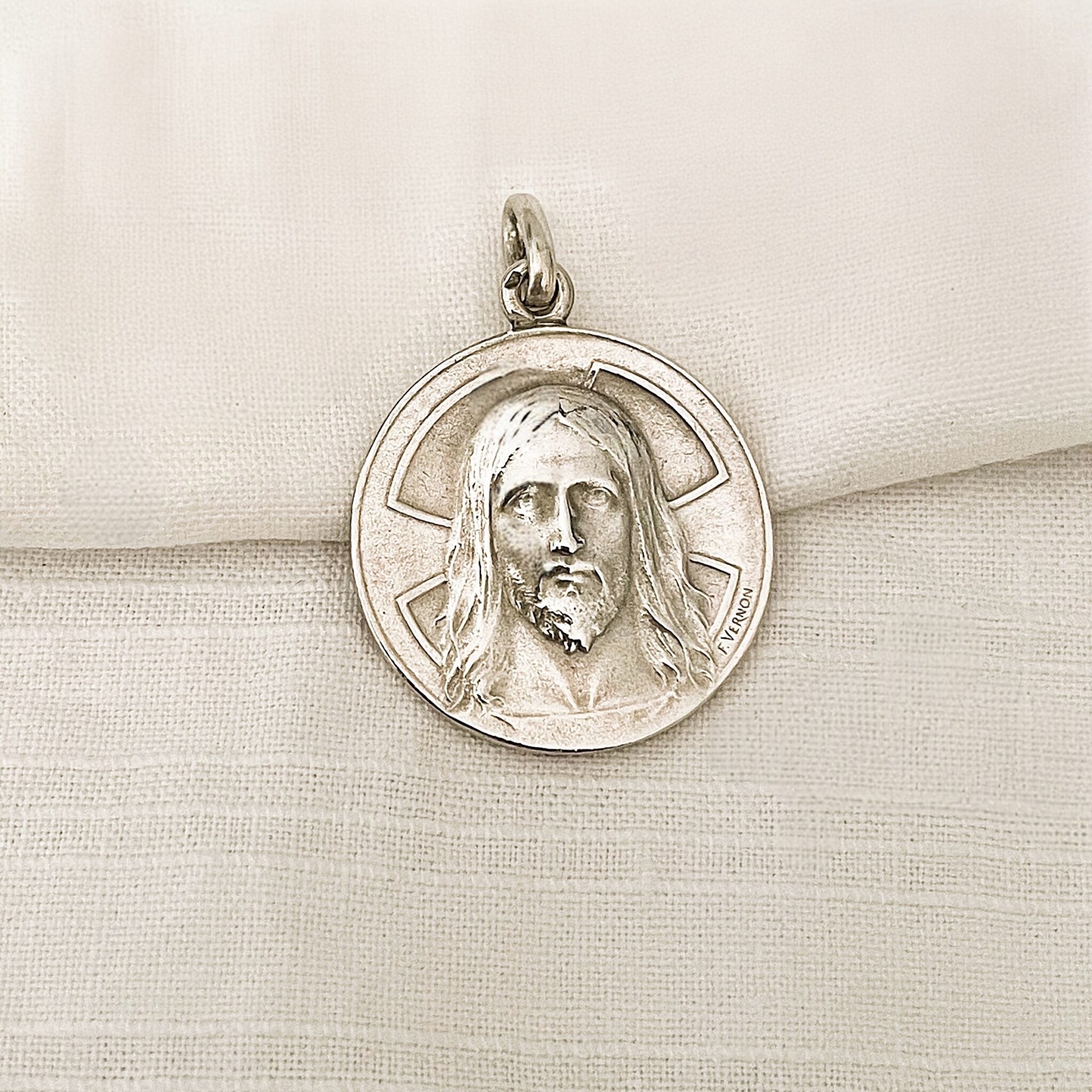 Médaille ancienne du Christ en argent