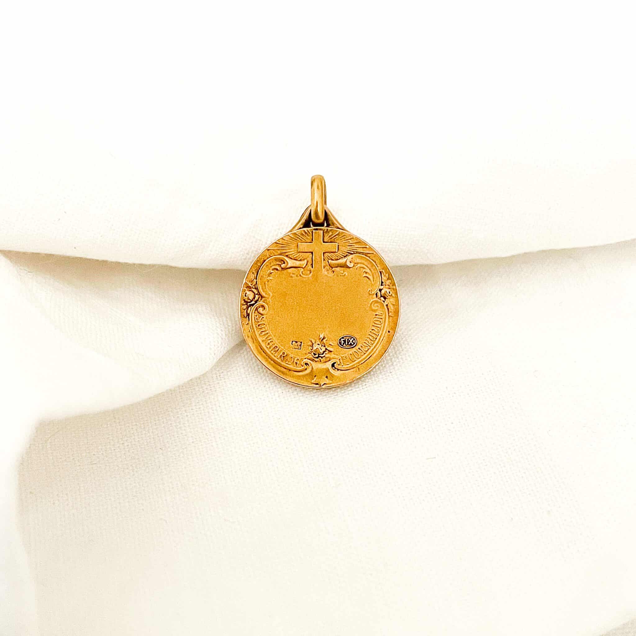 Médaille ancienne de première communion en plaqué or laminé fix