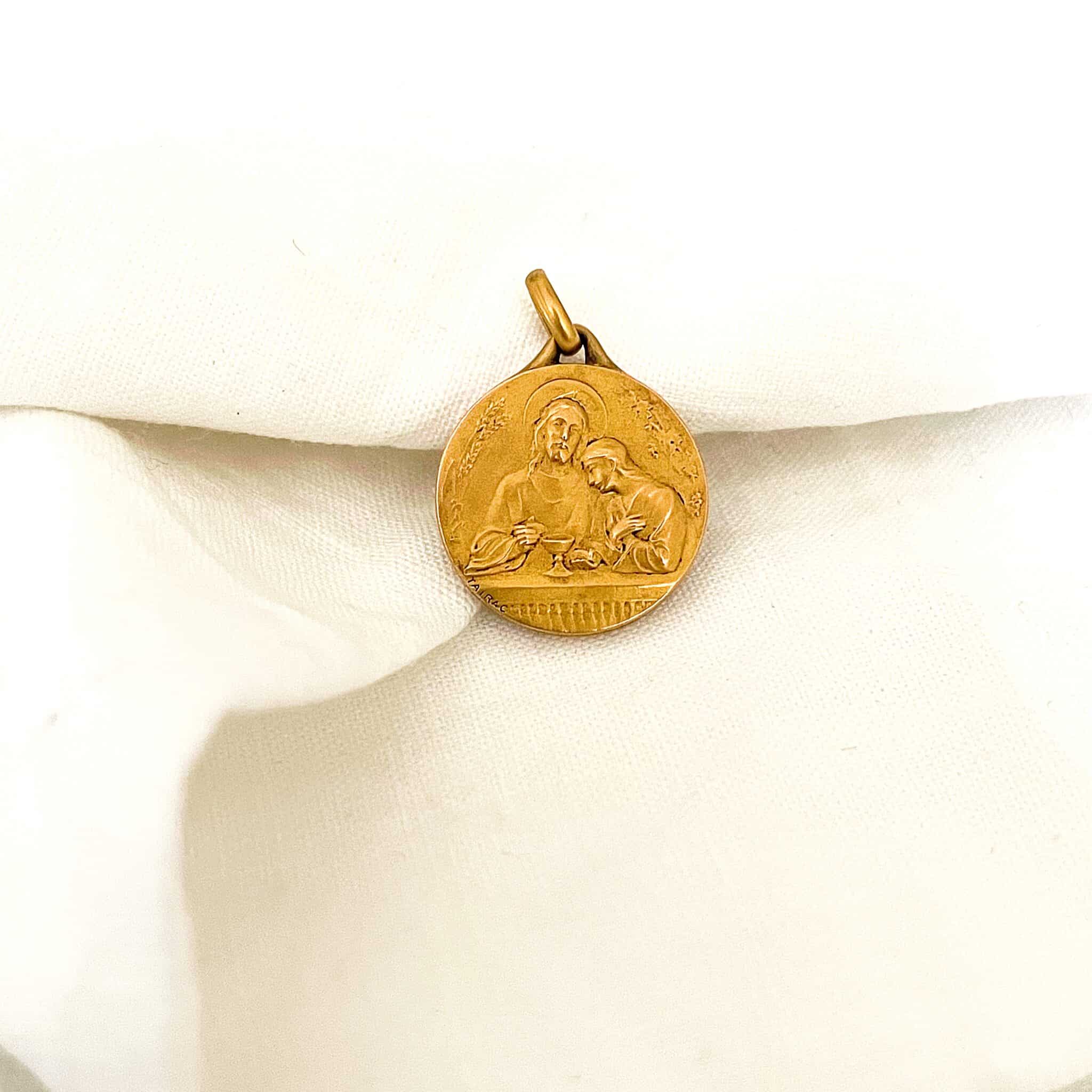 Médaille ancienne de première communion en plaqué or laminé fix