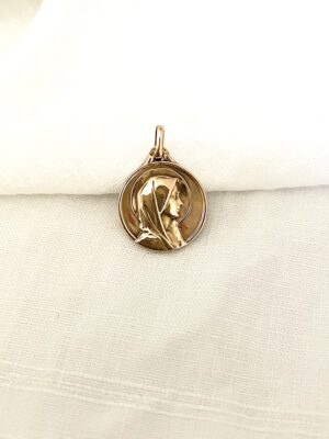 Petite médaille en or de la Vierge Marie