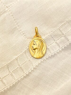 Petite médaille ovale en or de la Vierge Marie